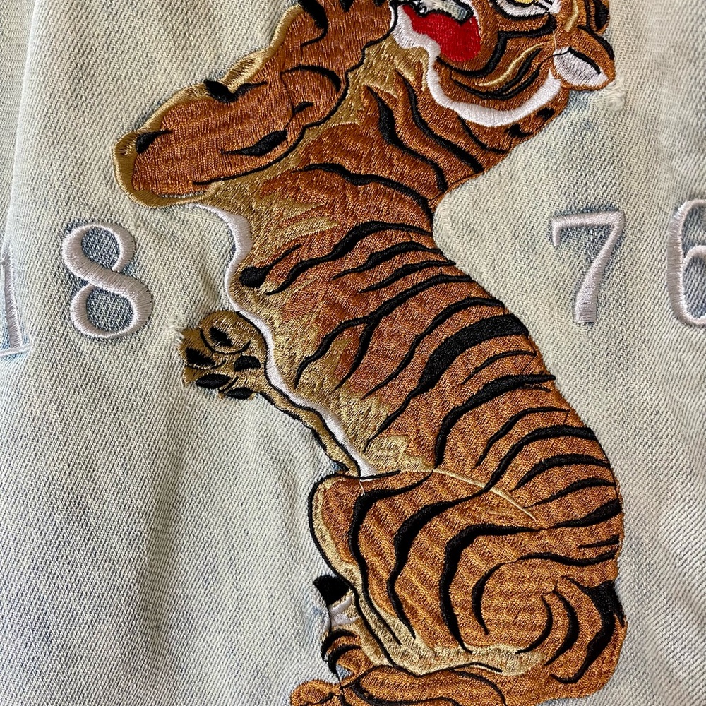 Rare Budweiser Distressed Light Blue Denim Jacket w/Embroidered Tiger Size M/L - Picture 9 of 16